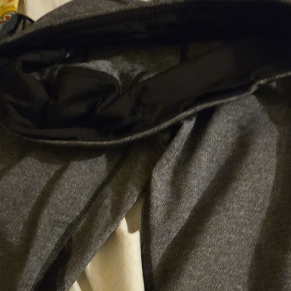 Lululemon Athletica Gray and Black Leggings - Picture 4 of 5